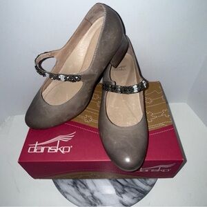 Dansko Womens  Pearlina Mary Jane Burnished Nubuck Stone Beaded Sz 41